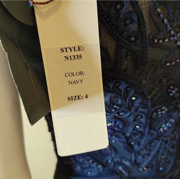 SUE WONG LACE BEADED VNECK COCKTAIL DRESS, NAVY 4 - Picture 13 of 16